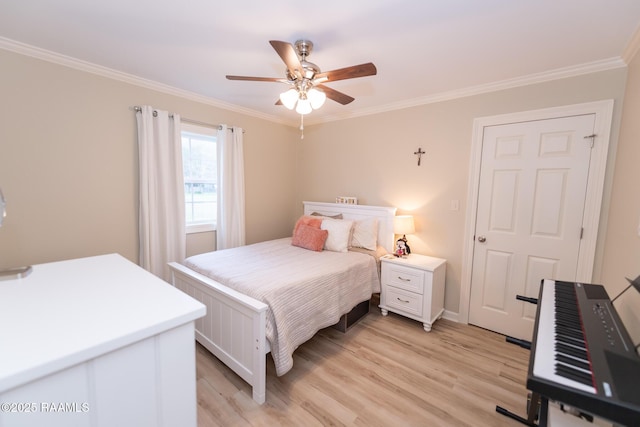 bedroom with light wood-style flooring, a ceiling fan, and ornamental molding