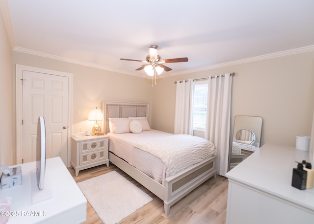 bedroom featuring light wood-style flooring, a ceiling fan, and ornamental molding