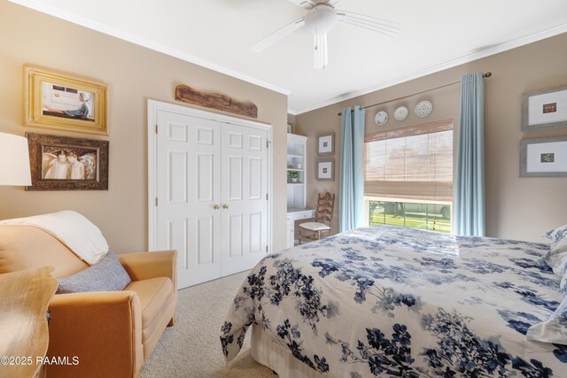 bedroom featuring crown molding, carpet, a closet, and ceiling fan