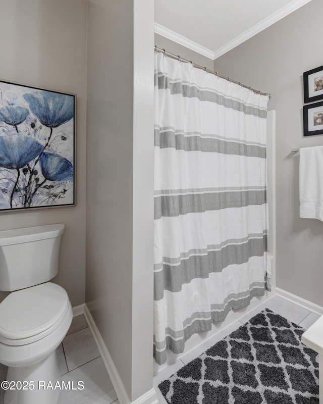 full bath with curtained shower, crown molding, baseboards, toilet, and tile patterned floors