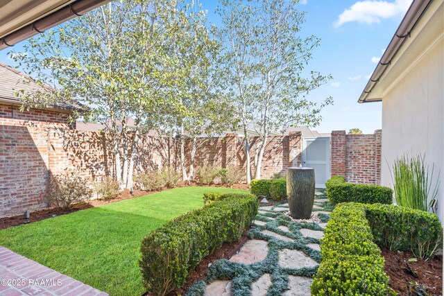 view of yard featuring fence