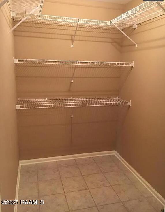 walk in closet featuring tile patterned floors