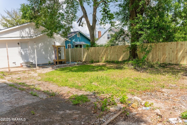 619 Cedar Crest Ct, Lafayette, LA 70501 - fenced backyard with entry steps
