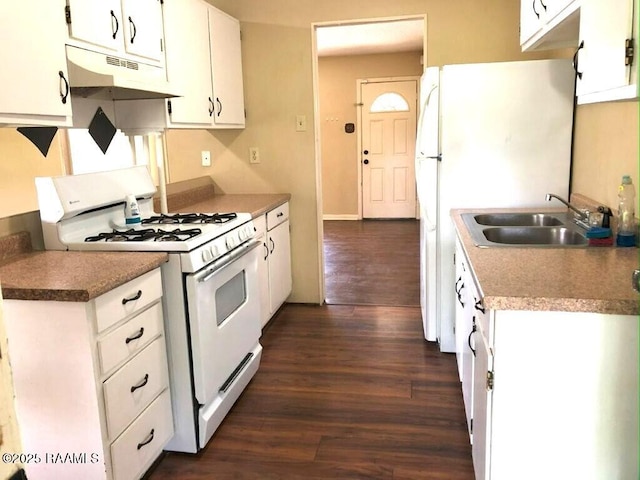 kitchen with dark wood-style floors, a sink, white gas range oven, under cabinet range hood, and white cabinetry