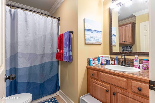 bathroom featuring toilet, a shower with curtain, crown molding, baseboards, and vanity