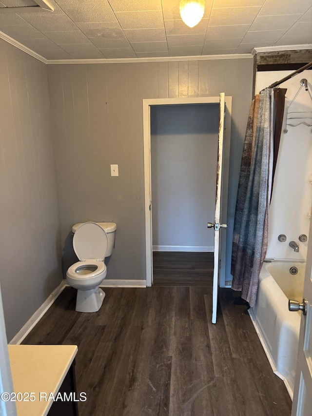1107 Railroad St, Pine Prairie, LA 70576 - bathroom featuring shower / bathtub combination with curtain, wood finished floors, baseboards, crown molding, and toilet