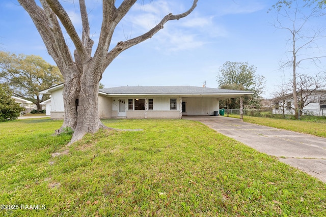 view of front facade featuring an attached carport, driveway, a front lawn, and fence