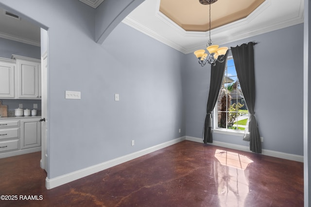 unfurnished dining area featuring visible vents, concrete floors, baseboards, a tray ceiling, and an inviting chandelier