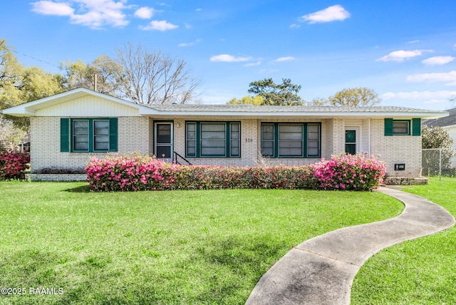 ranch-style house featuring brick siding and a front yard