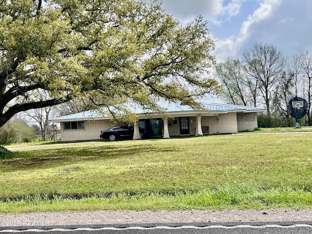 ranch-style home with a front lawn and brick siding