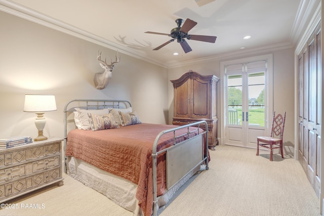 bedroom with light carpet, access to exterior, recessed lighting, crown molding, and ceiling fan