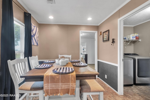 dining room featuring recessed lighting, washing machine and clothes dryer, crown molding, visible vents, and baseboards