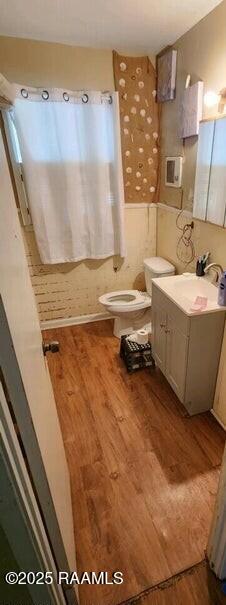 605 Choctaw Dr, Opelousas, LA 70570 - full bathroom featuring shower / tub combo, toilet, wood finished floors, and vanity