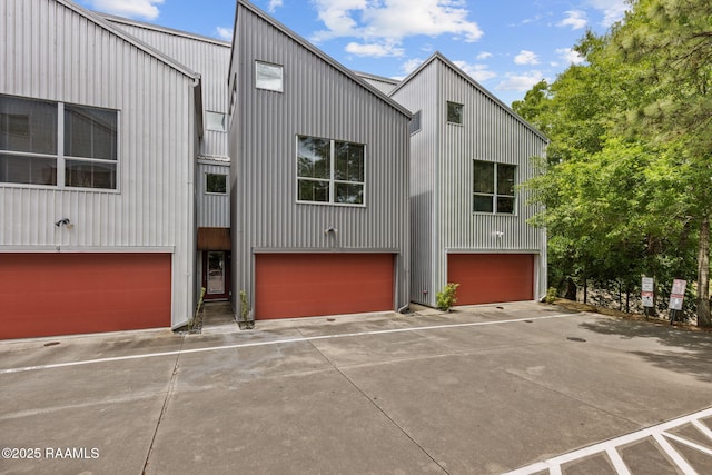 1201 S College Rd Unit 10, Lafayette, LA 70503 - view of front facade with an attached garage and driveway
