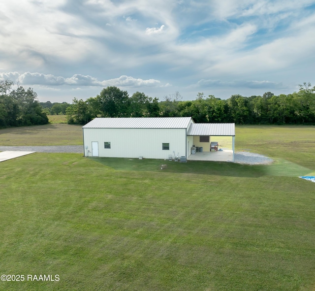 view of pole building featuring a yard and a carport