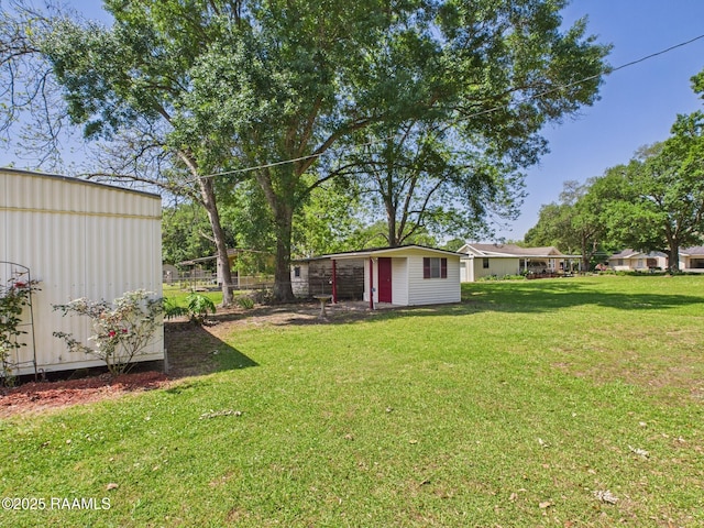view of yard with an outdoor structure