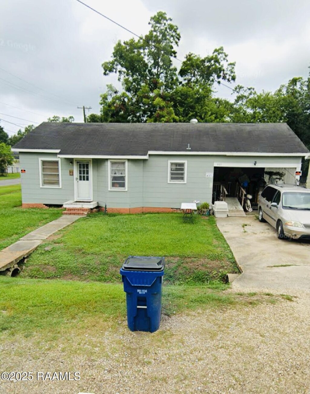 ranch-style home with a front yard and driveway
