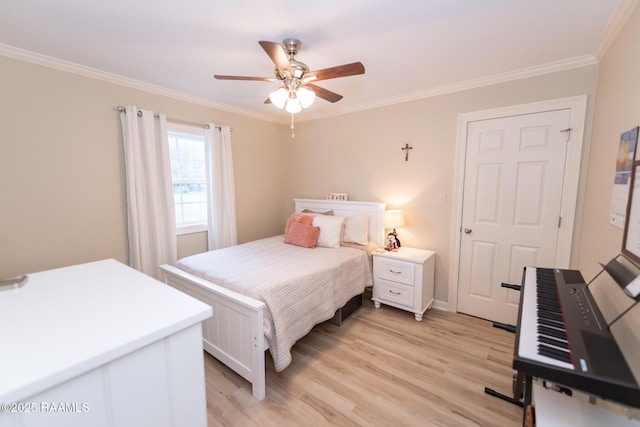 bedroom with light wood-style flooring, ceiling fan, and ornamental molding