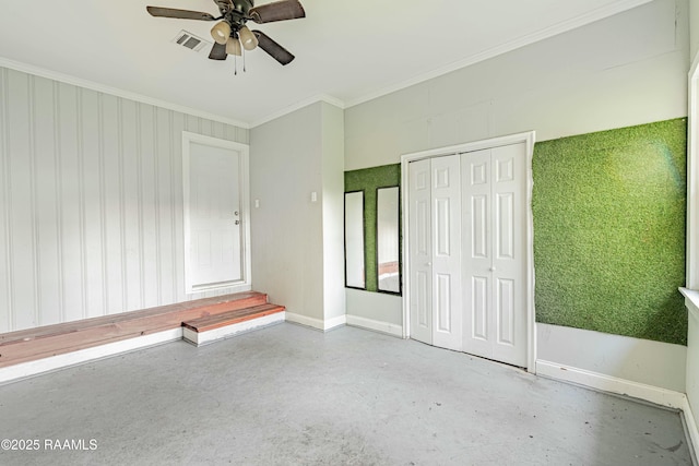 unfurnished room featuring concrete floors, baseboards, crown molding, a ceiling fan, and visible vents