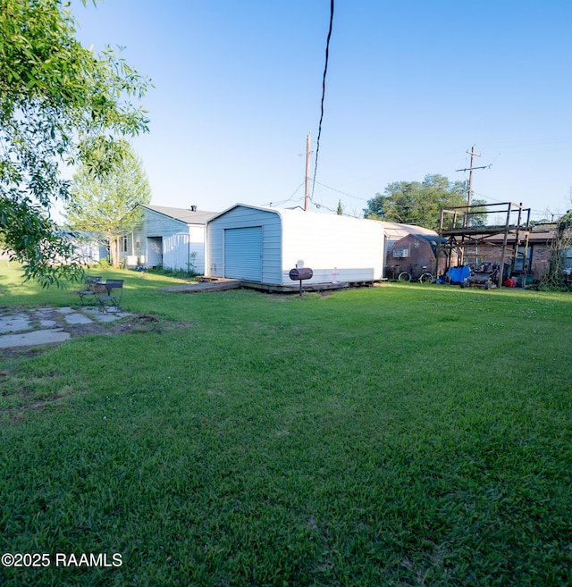 view of yard featuring a shed and an outdoor structure