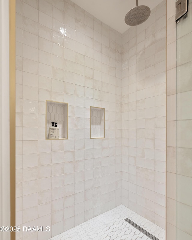 211 Crossbill Dr, Lafayette, LA 70508 - bathroom with tiled shower