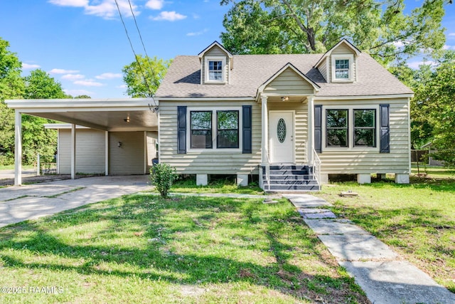 view of front of home with driveway, a shingled roof, a front lawn, and an attached carport