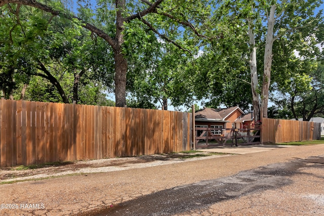 1703 W University Ave, Lafayette, LA 70506 - view of yard with fence