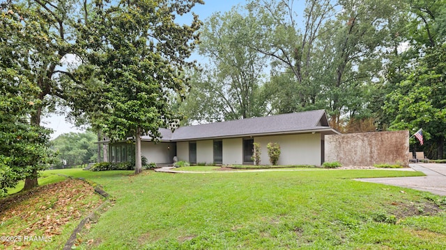 1 Eureka Plantation Rd, Lafayette, LA 70508 - mid-century inspired home featuring stucco siding and a front lawn