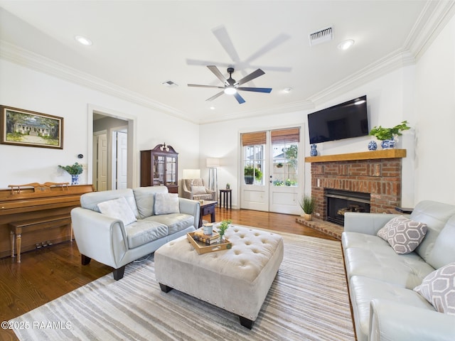 111 Croft Row, Lafayette, LA 70503 - living area featuring visible vents, ornamental molding, ceiling fan, and wood finished floors