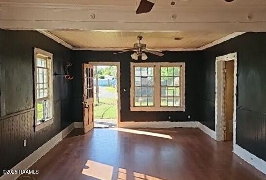 entryway featuring baseboards, crown molding, and wood finished floors