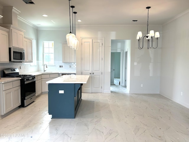 305 Bennington Ln, Youngsville, LA 70592 - kitchen featuring appliances with stainless steel finishes, a chandelier, tasteful backsplash, a center island, and light countertops