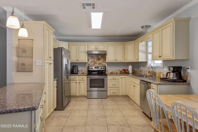 kitchen featuring a sink, under cabinet range hood, cream cabinets, and stainless steel appliances
