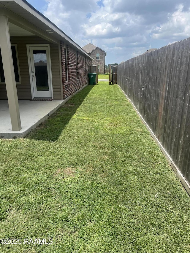 113 S Lakepointe Dr, Lafayette, LA 70506 - view of yard with a patio