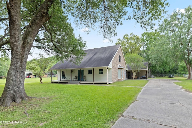 334 Meche Rd, Carencro, LA 70520 - view of front facade featuring a porch, a front lawn, and asphalt driveway