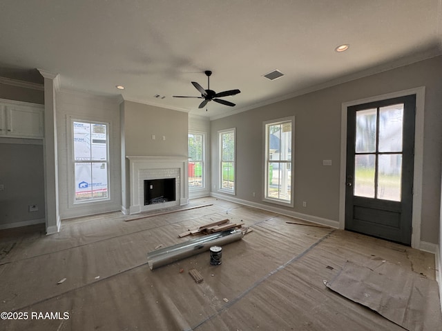living room with visible vents, crown molding, a ceiling fan, and baseboards