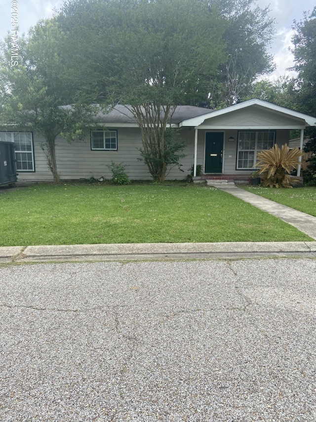 124 Brookside Dr, Lafayette, LA 70505 - ranch-style home with covered porch and a front yard