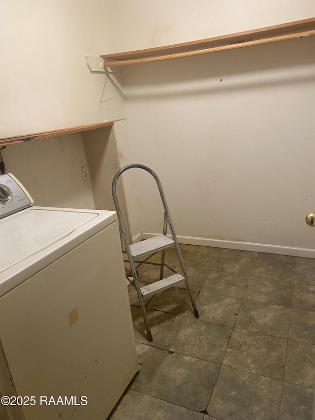 124 Brookside Dr, Lafayette, LA 70505 - laundry room with laundry area and washer / dryer