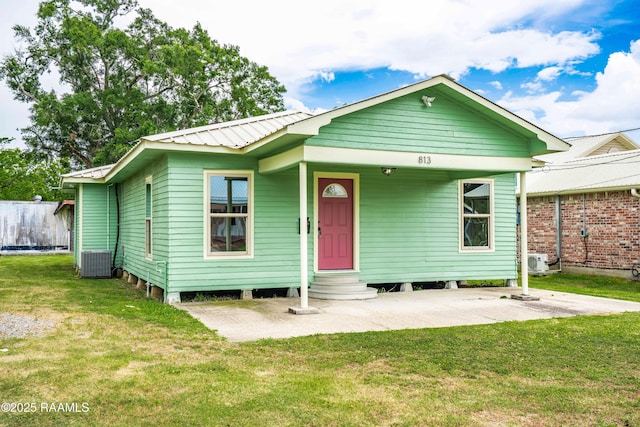 813 S Arenas St, Rayne, LA 70578 - bungalow with entry steps, a front yard, and cooling unit