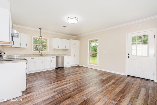813 S Arenas St, Rayne, LA 70578 - kitchen featuring stainless steel appliances, hardwood / wood-style flooring, and crown molding