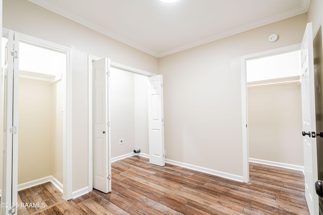 813 S Arenas St, Rayne, LA 70578 - unfurnished bedroom with hardwood / wood-style flooring, baseboards, ornamental molding, and a closet