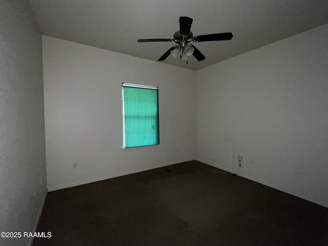 empty room featuring ceiling fan