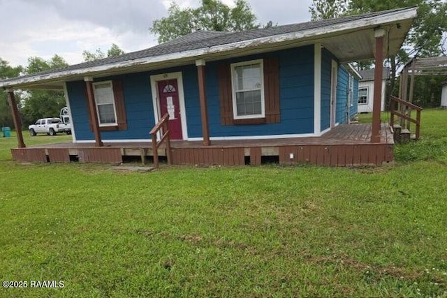 view of front facade with a porch and a front lawn