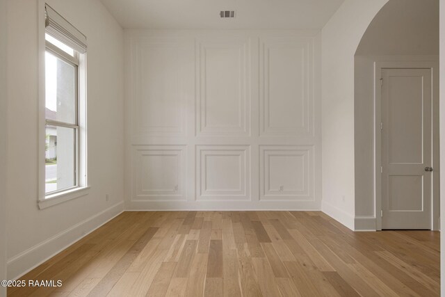102 Drifting Sands Ln, Lafayette, LA 70503 - unfurnished room featuring light wood-type flooring, arched walkways, visible vents, and baseboards
