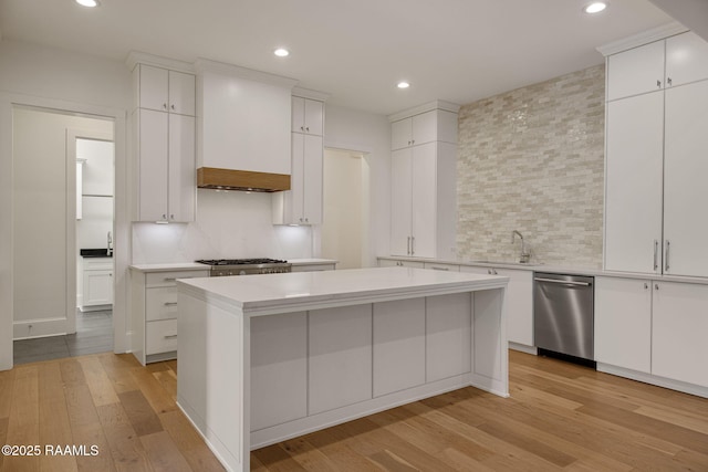 102 Drifting Sands Ln, Lafayette, LA 70503 - kitchen with a center island, light wood-type flooring, appliances with stainless steel finishes, and light countertops