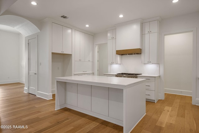 102 Drifting Sands Ln, Lafayette, LA 70503 - kitchen featuring a center island, visible vents, light wood-style flooring, and baseboards
