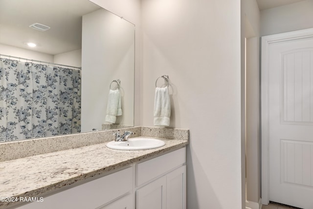 full bath featuring visible vents, vanity, and curtained shower