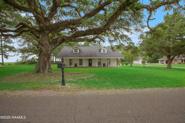 111 W Oaklawn Dr, Franklin, LA 70538 - cape cod home with covered porch and a front yard