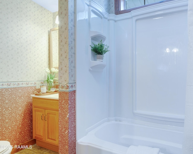 111 W Oaklawn Dr, Franklin, LA 70538 - bathroom with vanity, bathtub / shower combination, toilet, and wallpapered walls