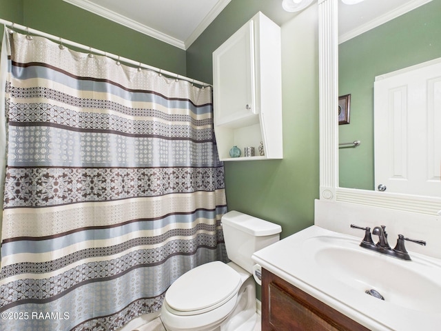 124 Vestige Cir, Lafayette, LA 70508 - full bath with ornamental molding, toilet, a shower with curtain, and vanity
