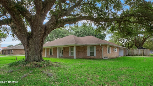 1621 Elm St, New Iberia, LA 70560 - ranch-style house featuring brick siding, a front lawn, and fence